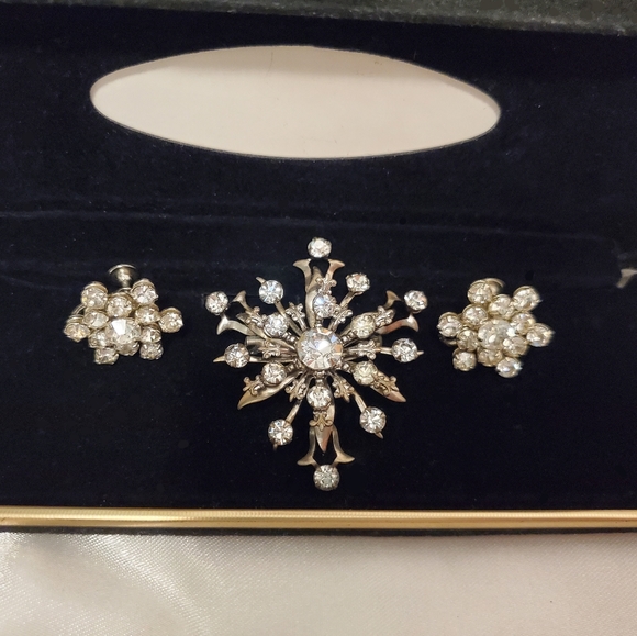 Vintage Jewelry Set, Vintage Earrings Clear Rhinestones, Vtg Brooch Rhinestones - Picture 4 of 11